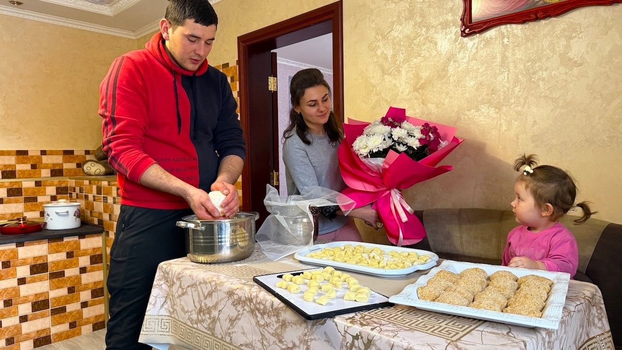Rural Family Life in the Carpathians 🏔️ Fresh Milk, Homemade Cheese & Valentine’s Day in the Village