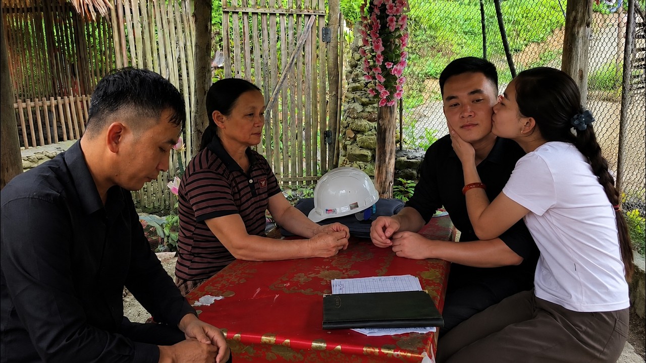 Mui and Nhat are happy together&mdash;will Officer Hang come to offer congratulations?