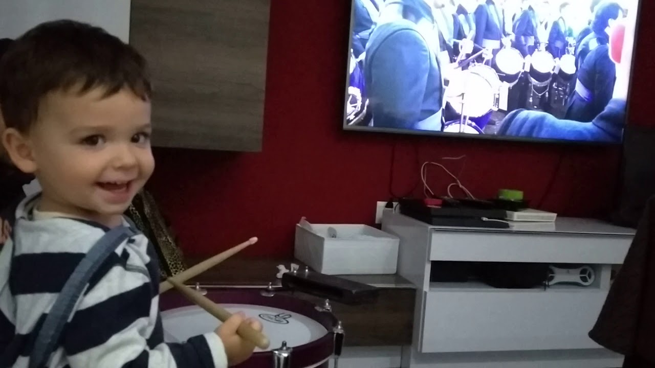 Hugo tocando 