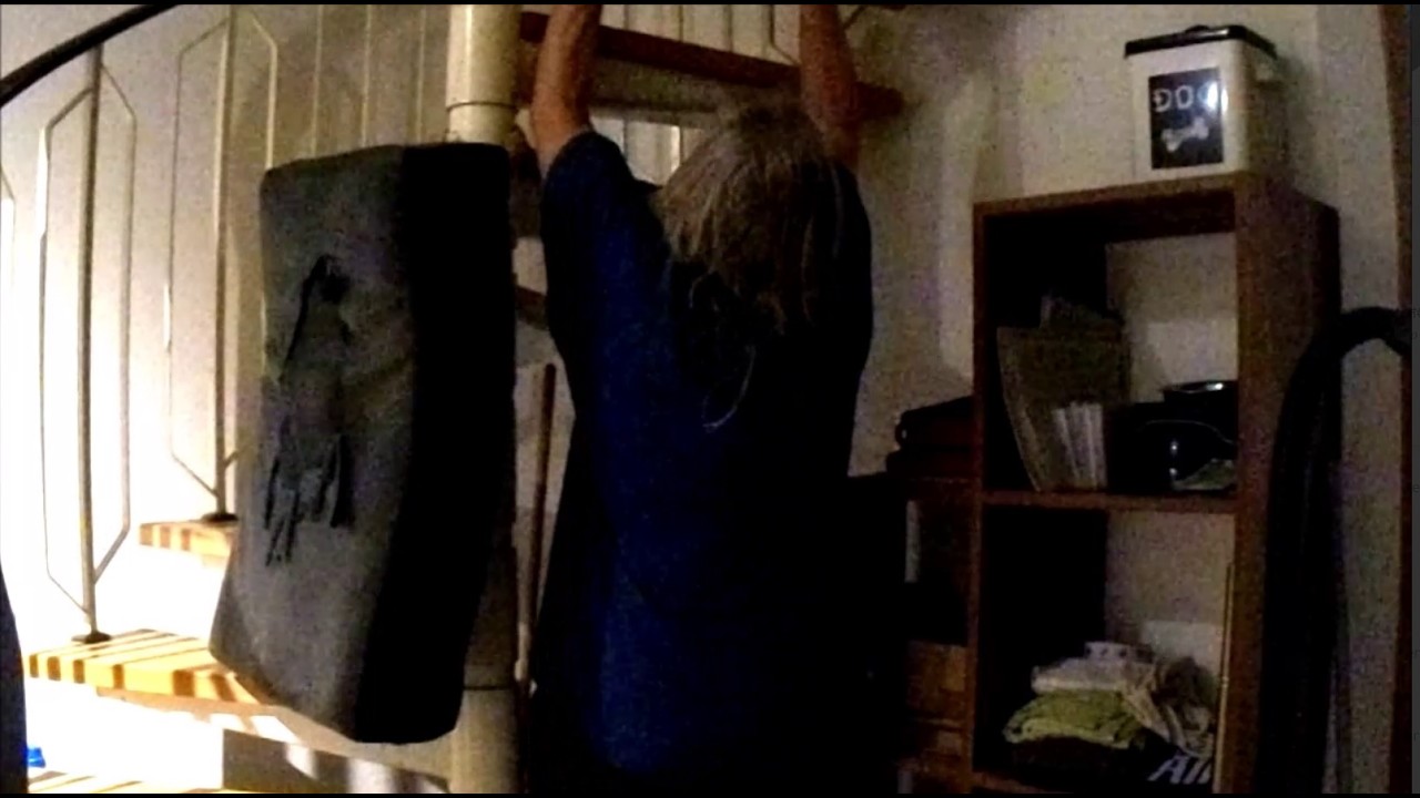 Klimmzüge Stufen von unserer Wendeltreppe (Deadhang) 1x35Wdh. (1621. Tag in Folge) 👍🏻💪🏻😊❤️🤝🐶🤸🌄🌃