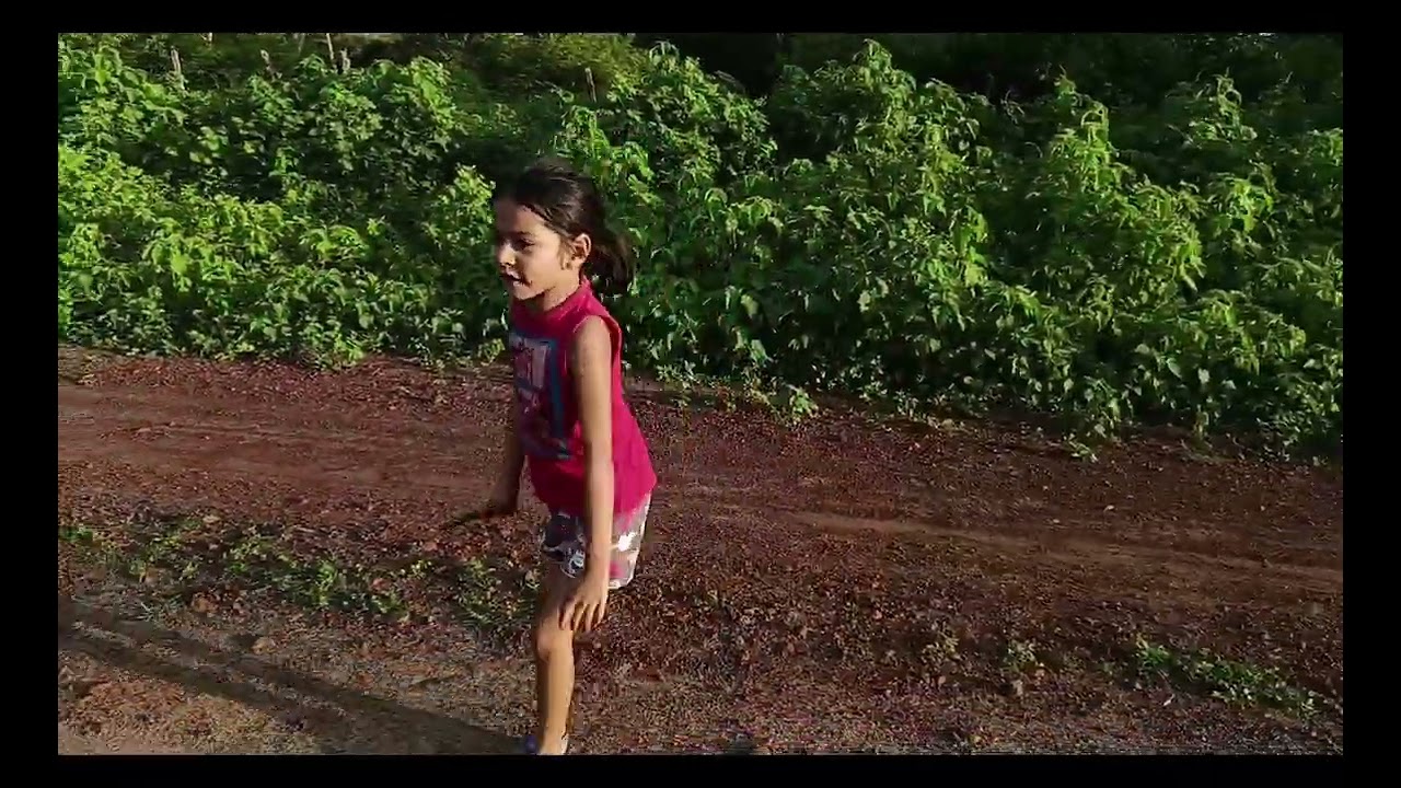 As brincadeiras de Helena é Kauan.