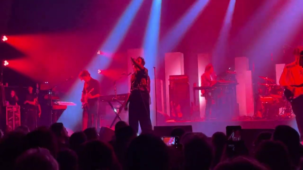 Feu Chatterton - Trans-Europe Express(Kraftwerk cover with Arnaud Rebotin)-L'Olympia 18 janvier 2023