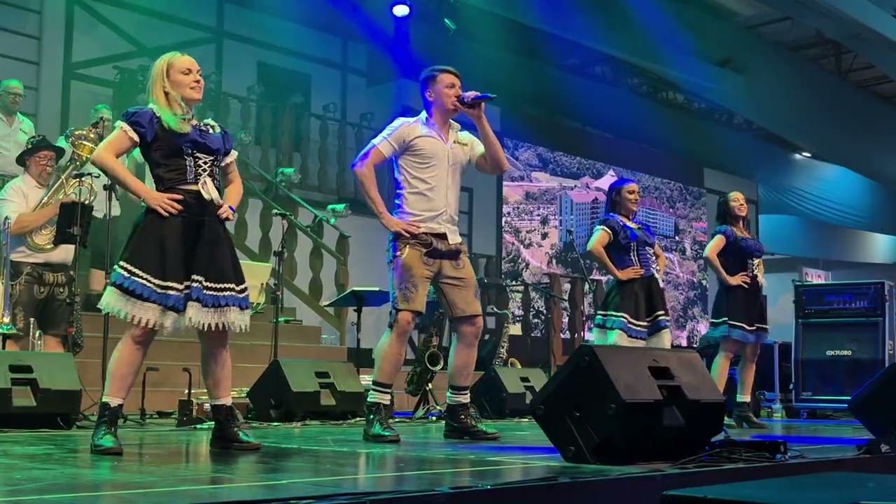 Os Montanai na Rádio Mais Mega, em clima de Oktoberfest Blumenau.