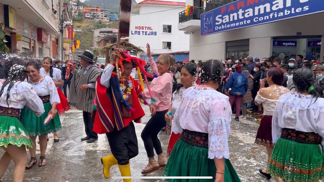 Desfile carnavalero en Paute-Ecuador 2022