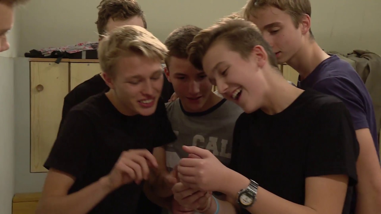 W sieci pojawiło się kompromitujące zdjęcie z ich pierwszej randki [Szkoła odc. 529]