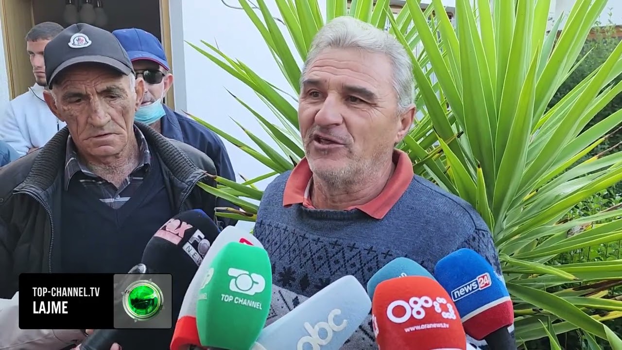Top Channel/ Protestë kundër neglizhencës! Banorët e fshatit Sulaj në Fier: Na kanë braktisur
