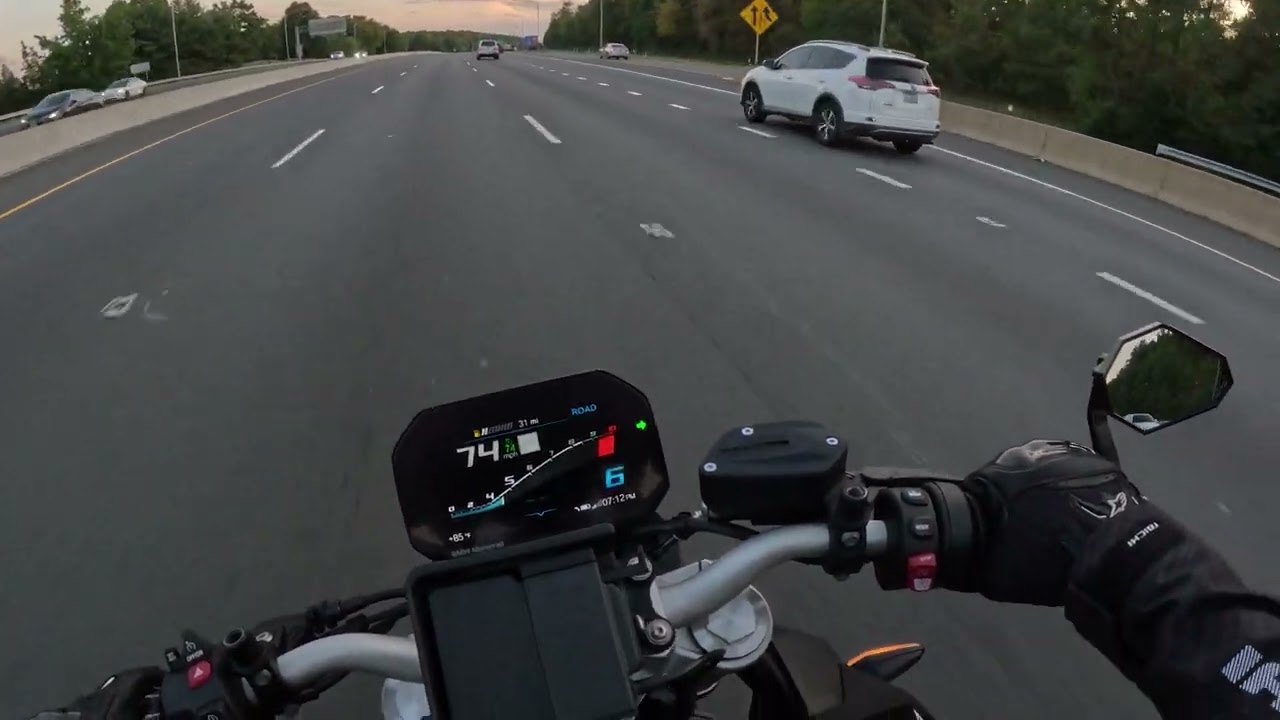Chill Ride to Work, F900R  - Just sounds...