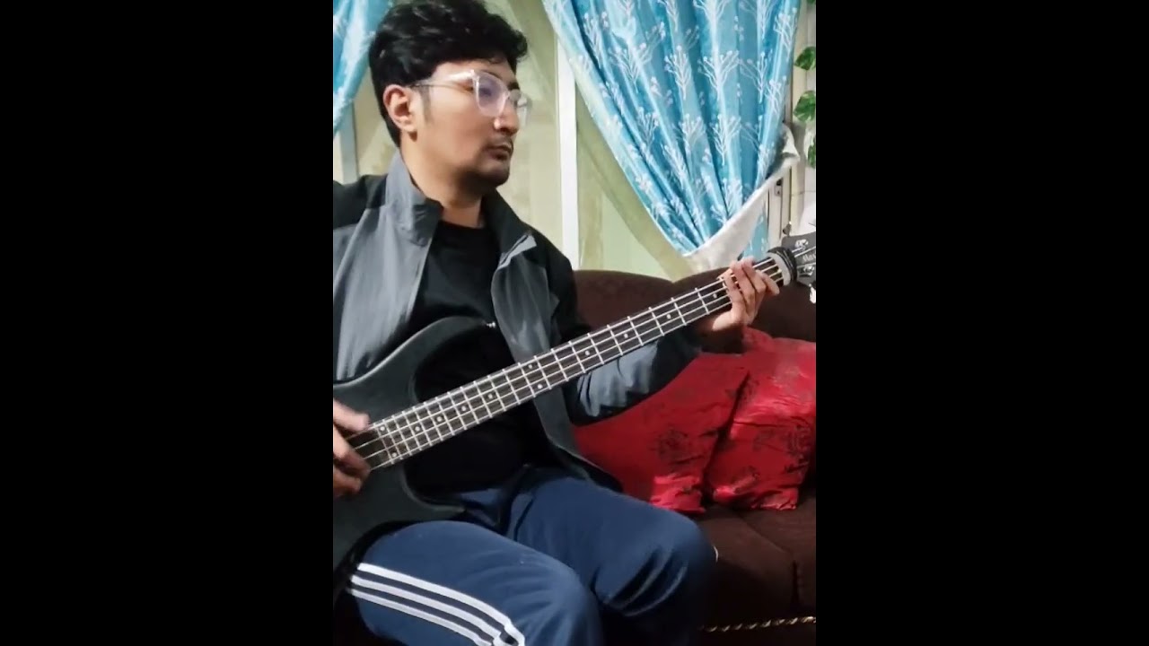 Abhaya and The Steam Engines : Hey Saila / bass cover 