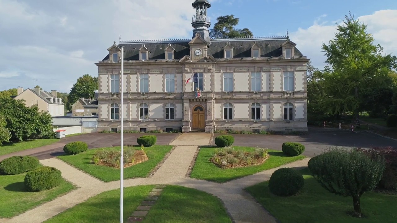 L'hôtel de ville de Saint Yrieix la Perche
