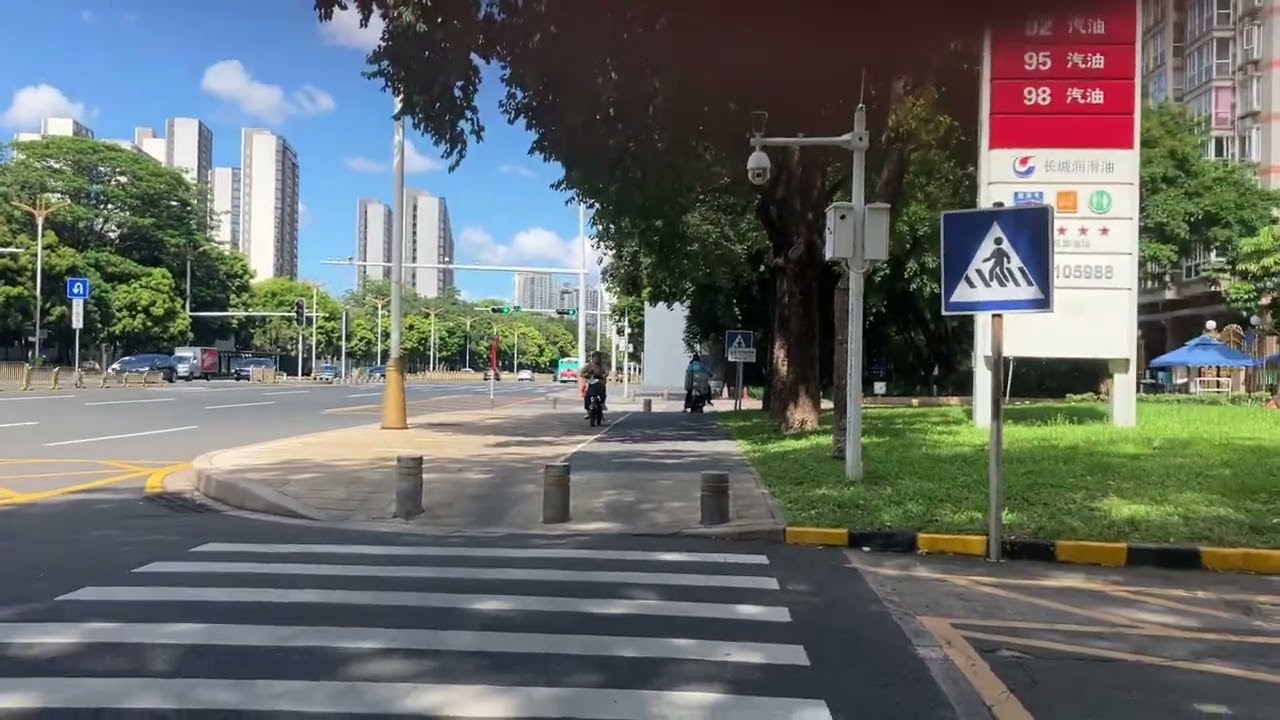 Shenzhen, walking around on the Qiaoxiang Road