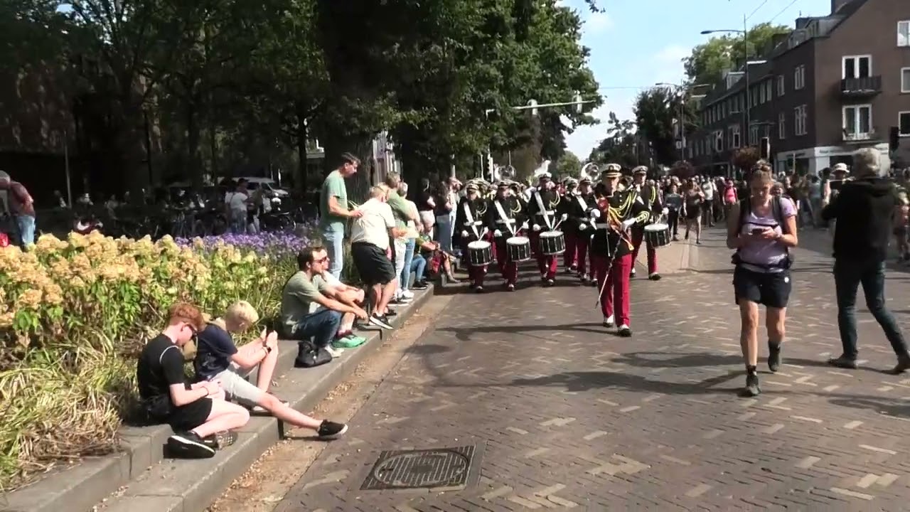 Oranje IJsselmuiden tijdens Airborne Wandeltocht 2025
