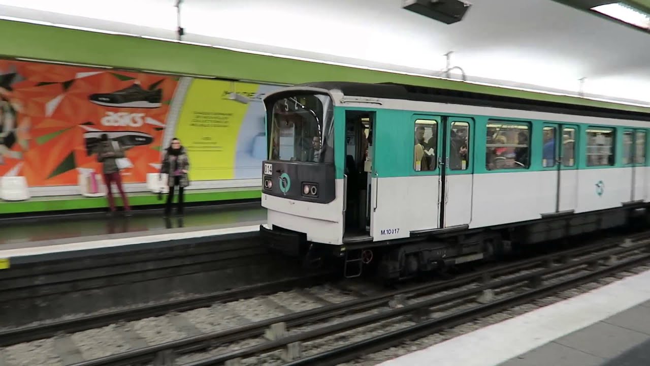 Paris Metro: Quatre Septembre Station Line 3 15 October 2015