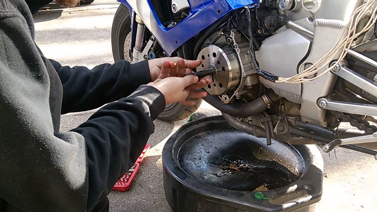 Dr. Griggs 2000 Yamaha R1 charging problems. Ep.2
