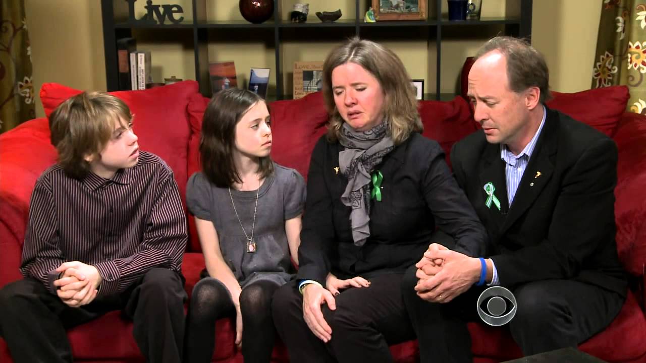 Grieving continues for families 1 month after Newtown shooting
