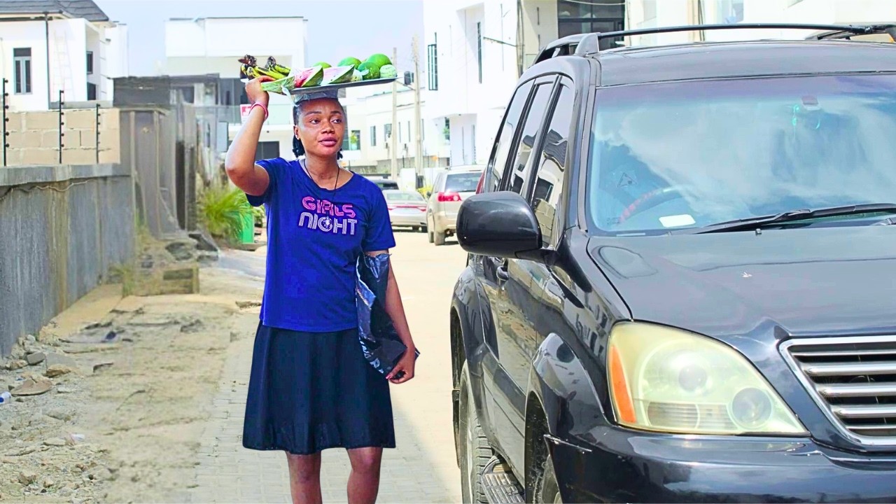 How A Poor Girl Selling Fruits By The Roadside Won The Heart Of A Billionaire That Saw Her