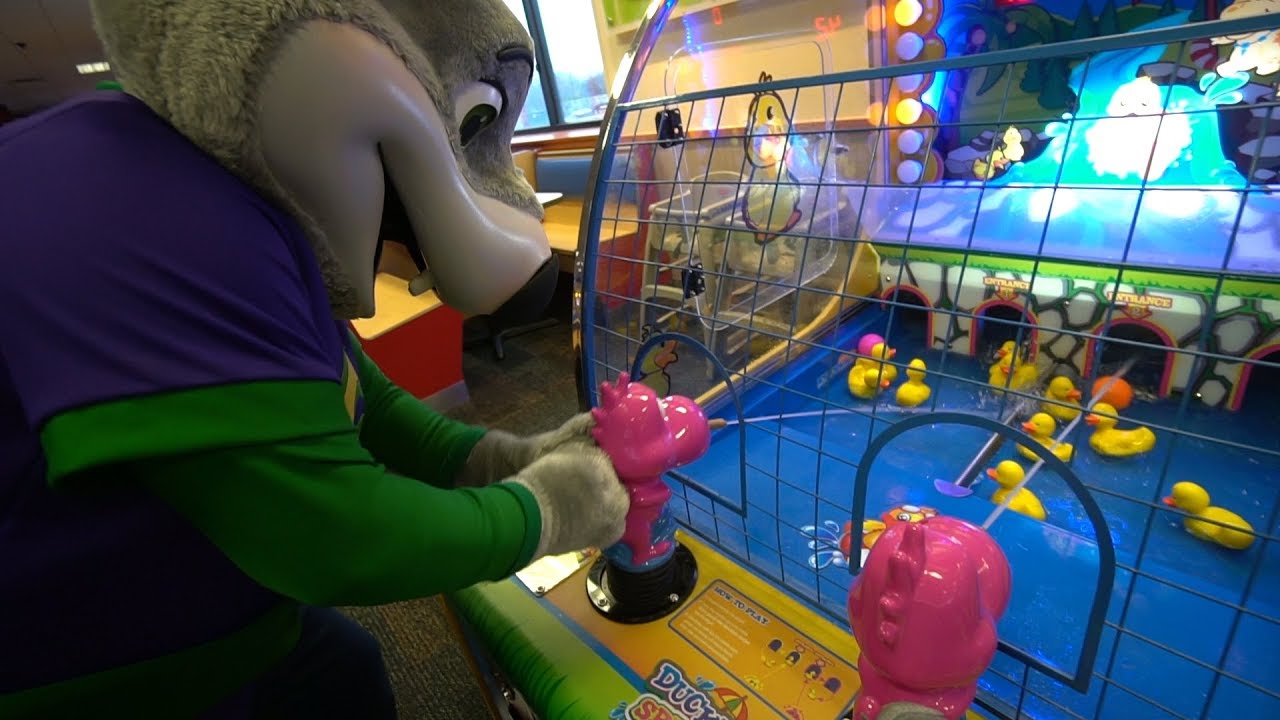 Chuck E Cheese DUCKY SPLASHY BATTLE