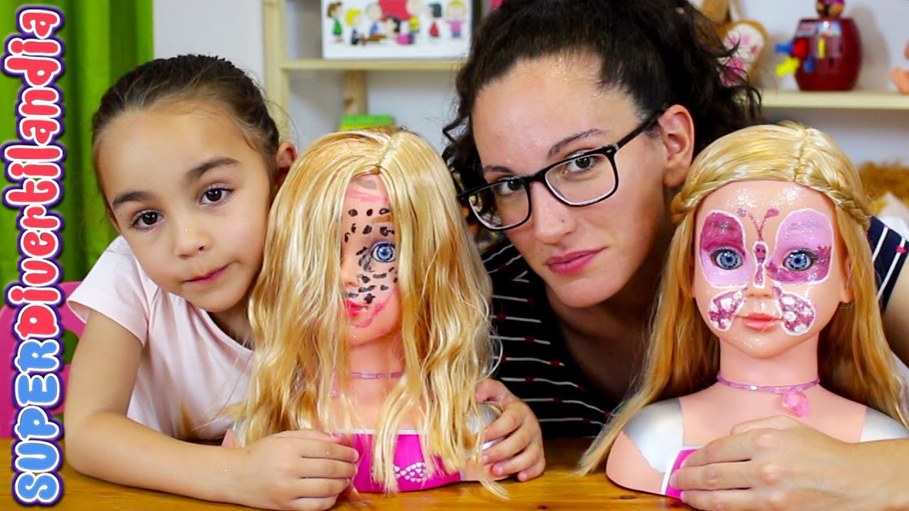 Reto de maquillaje con muñecas en SUPERDivertilandia! Juguete de peluqueria.