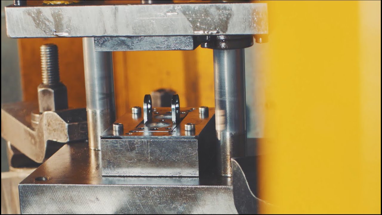 Lamipress - Stampi e Stampaggio Lamiera / Dies & Sheet Metal Forming / Werkzeuge und Blechumformung