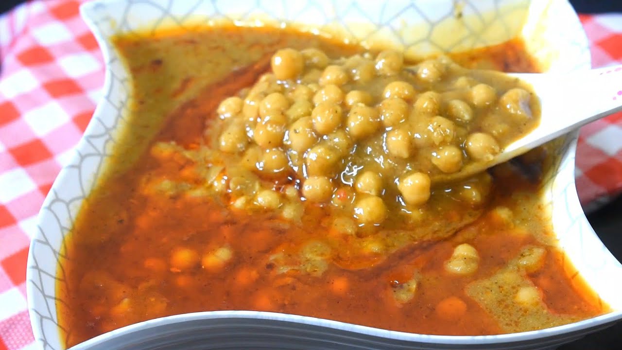 Halwa Poori walay Chole Restaurant Style | Poori K sath Kaye jane wale chane