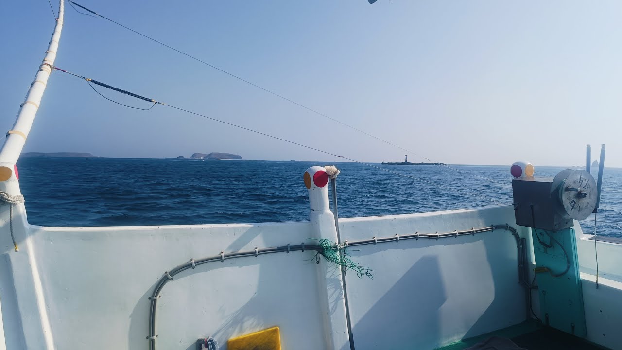 Taiwan fishing boat navigation 🧭 catch king mackerel using artificial bait 02-22-26 #live
