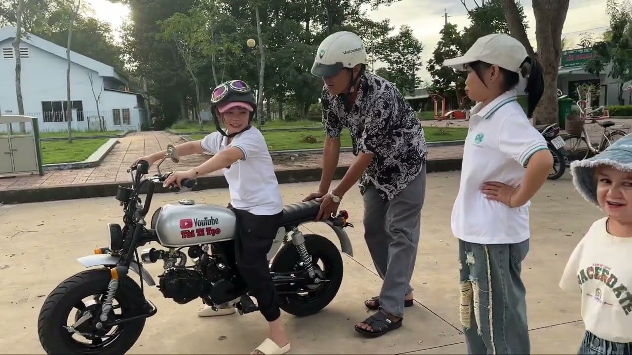 Tài Tí Tẹo chỉ mấy chị em chạy siêu xe và cảm nhận sau khi hoàn thành khoá học
