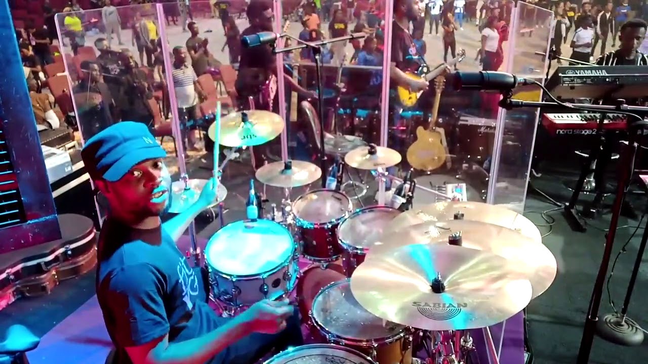 YOU HAVE NOT HEARD ANY MAKOSSA LIKE THIS ONE IN YOUR ENTIRE LIFE.