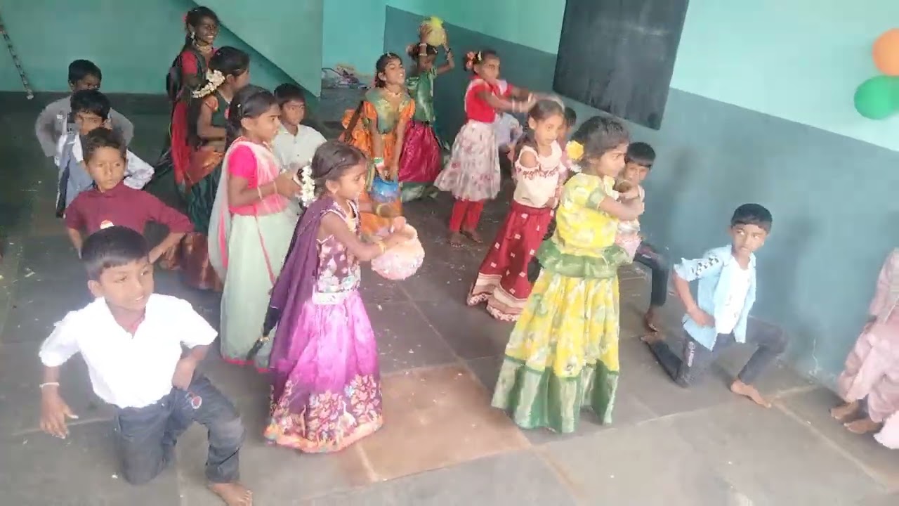Vellu vachi godaramma song performed by 2nd class students 