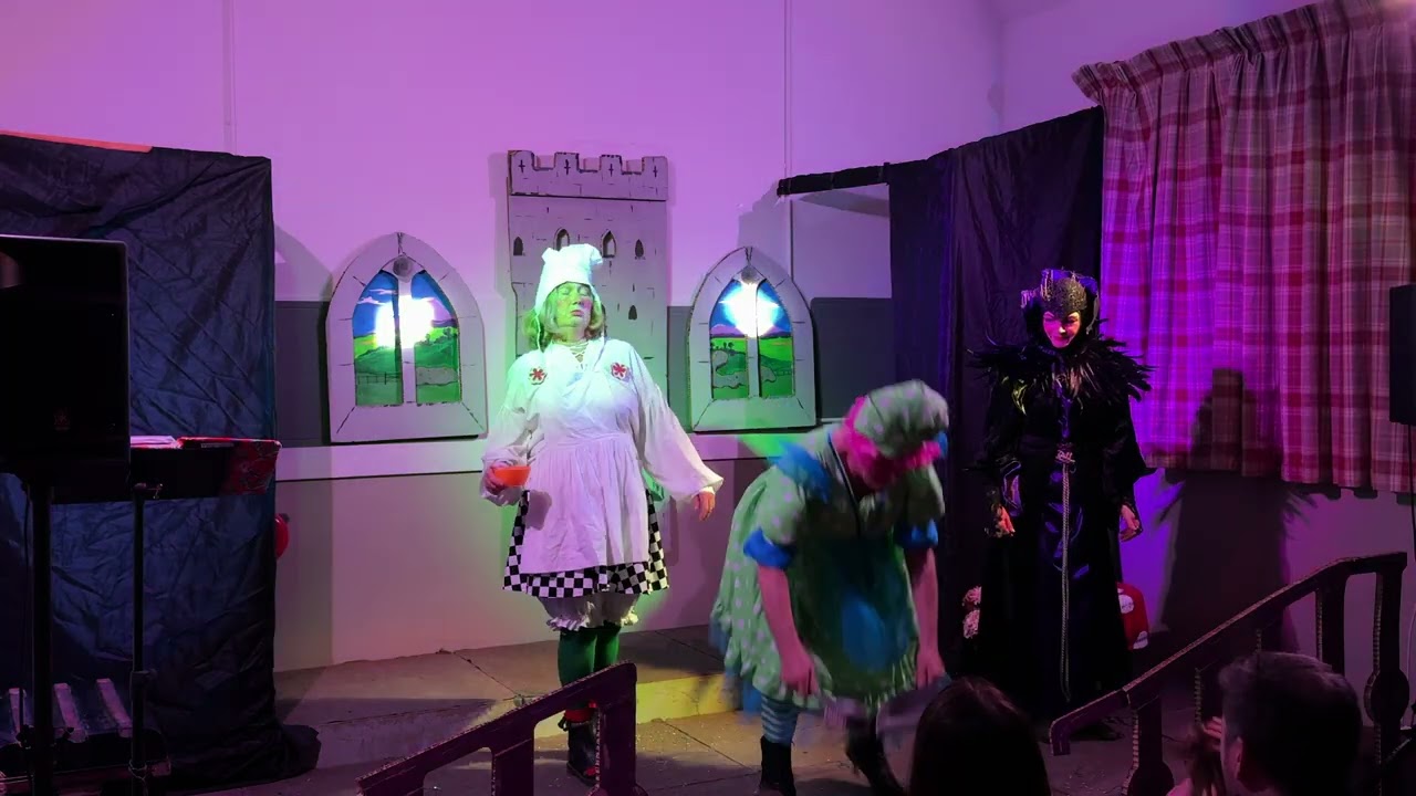 Hardwick Panto - Snow Whiter than White