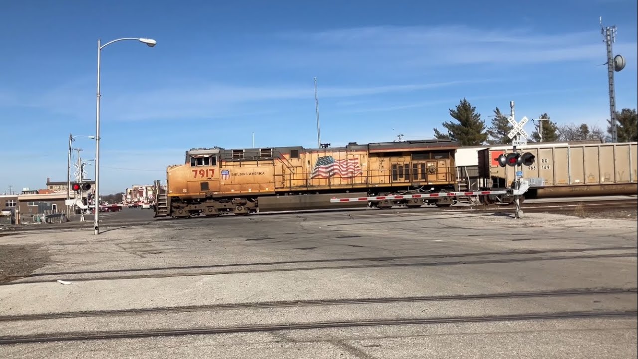 UP 7917 Empty Coal Train West meets BNSF 7400 Grain Train West, Main St Railroad Crossing,Fremont NE