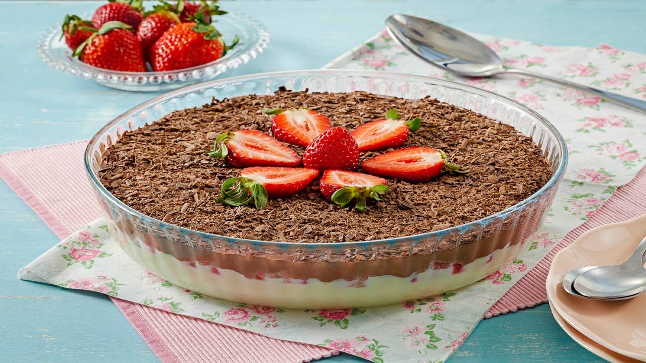 Bombom de travessa com frutas - Receitas Nestl&eacute;