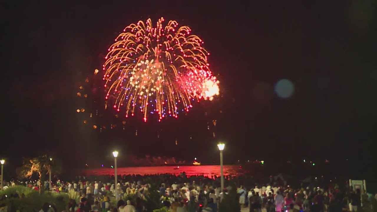 Virginia Beach Oceanfront celebrates 4th of July with fireworks