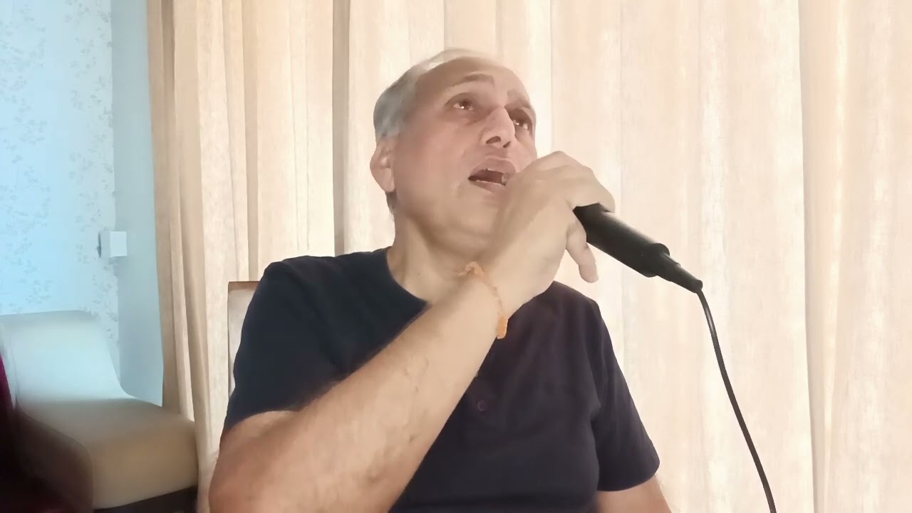 Gulzar writes for Kalyanji Anandji and Mukesh sings this song ....…तुम्हें जिंदगी के उजाले मुबारक़ 