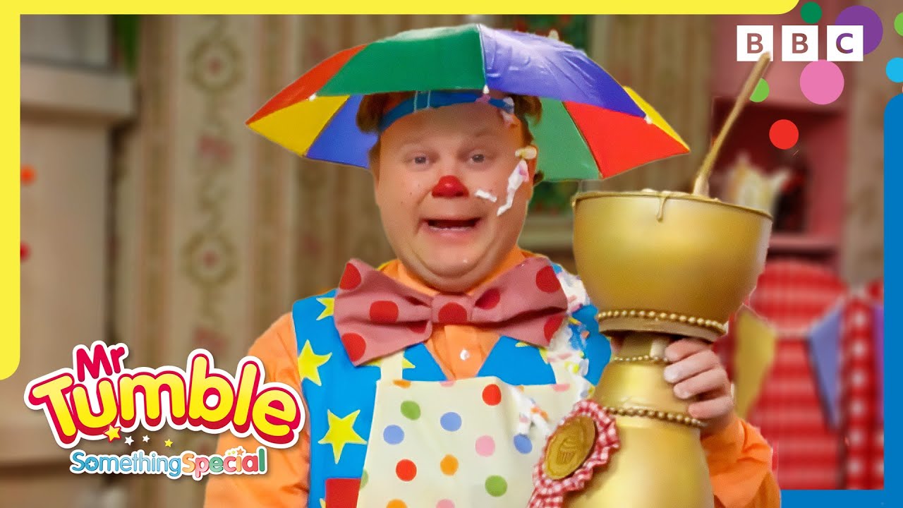 Trick or Treating with Mr Tumble 🎃 | Mr Tumble and Friends