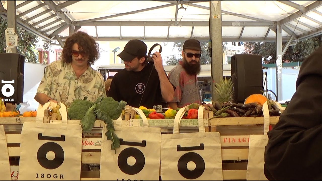 LOGOUT SOUNDSYSTEM in 180 GR - Mercato di Piazza San Francesco, Salerno - 2024
