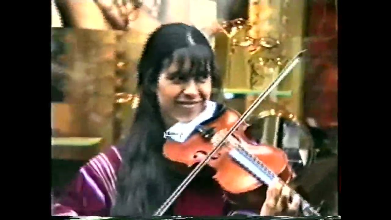 indio de Otavalo manta- san juanito(musica andina)