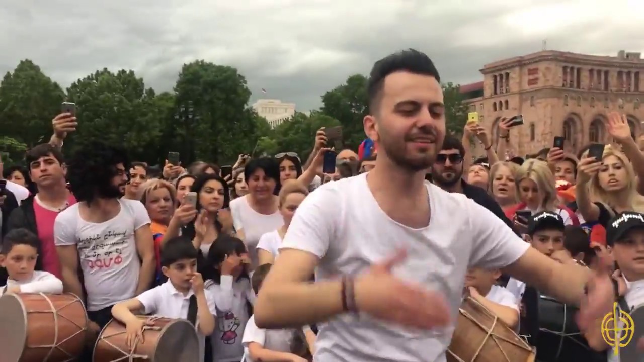 Joni Hovhannisyan Դհոլահարների խումբը Հանրապետության հրապարակում
