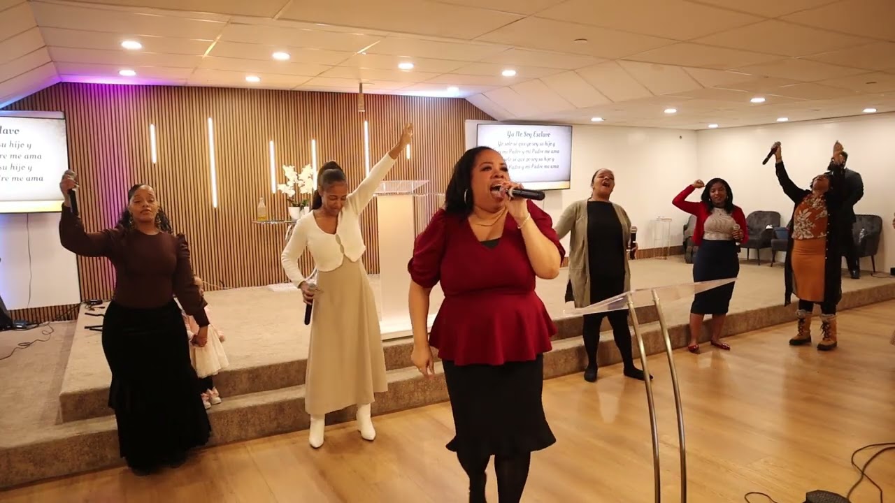 Coro Jehová Shalom - Ya No Soy Un Esclavo (Christine D'Clario y Julio Melgar)