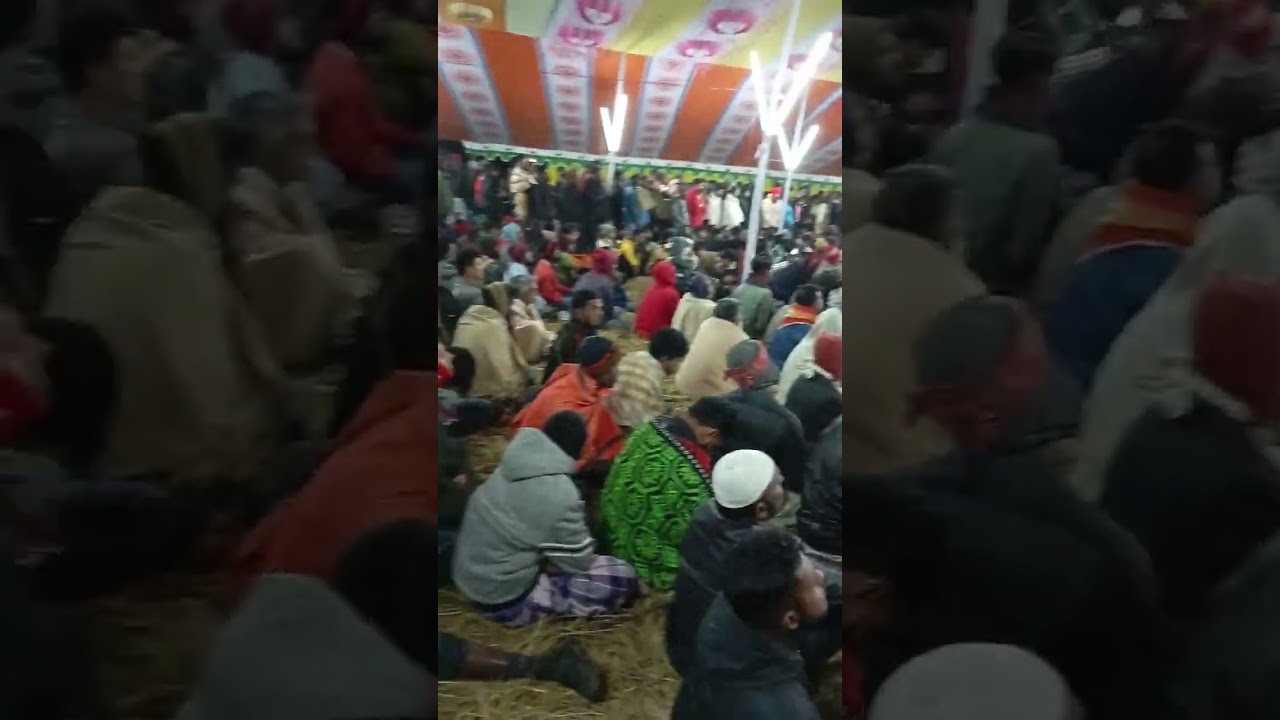 কুমিল্লা টংকি বাজার বাউল গানের অনুষ্ঠানে গান পরিবেশন করতেছেন বাউল শিল্পী জহির পাগলা 