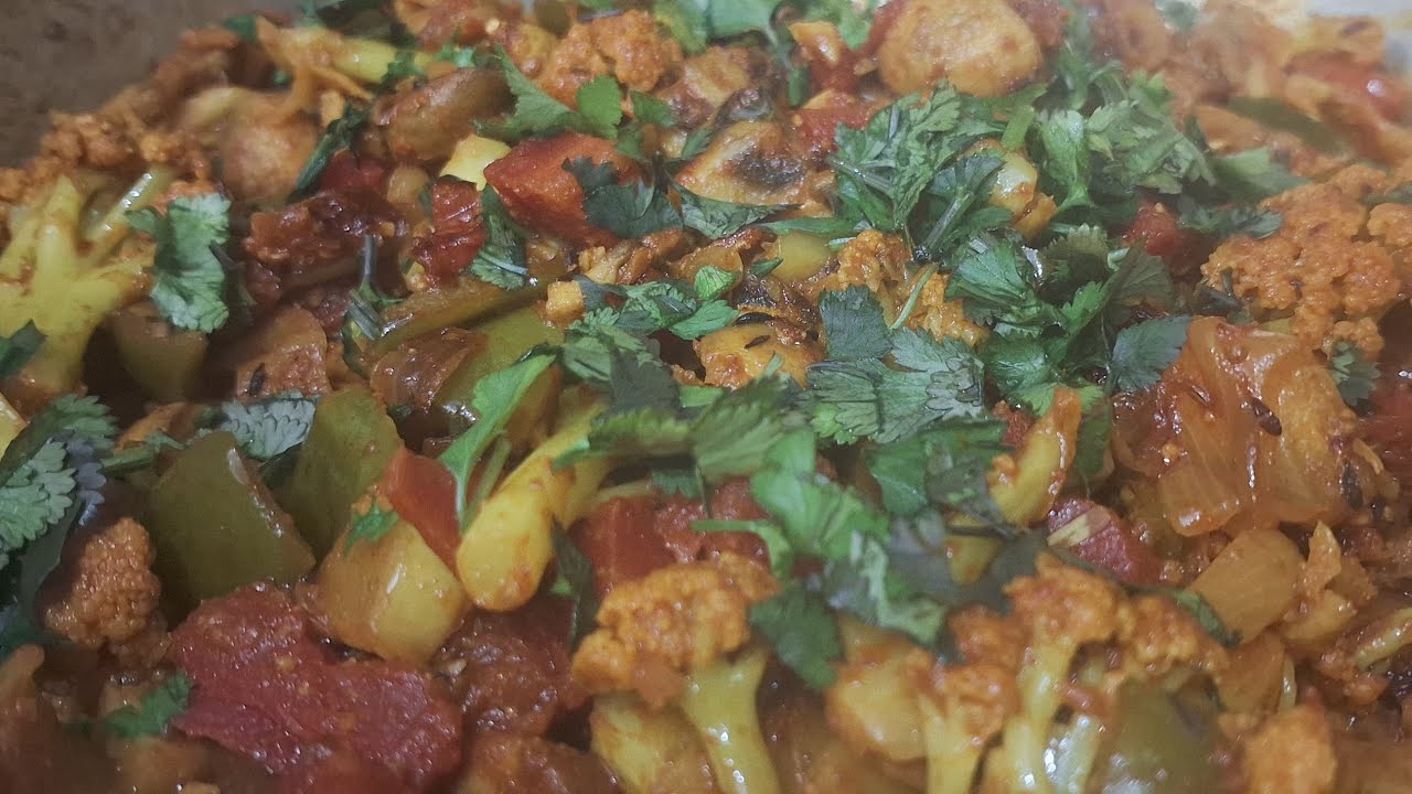 आज हम आपको होटल जैसी स्वादिष्ट मिक्स वेज बनाना सिखिए||How to make mix veg||The offbeat beat chef