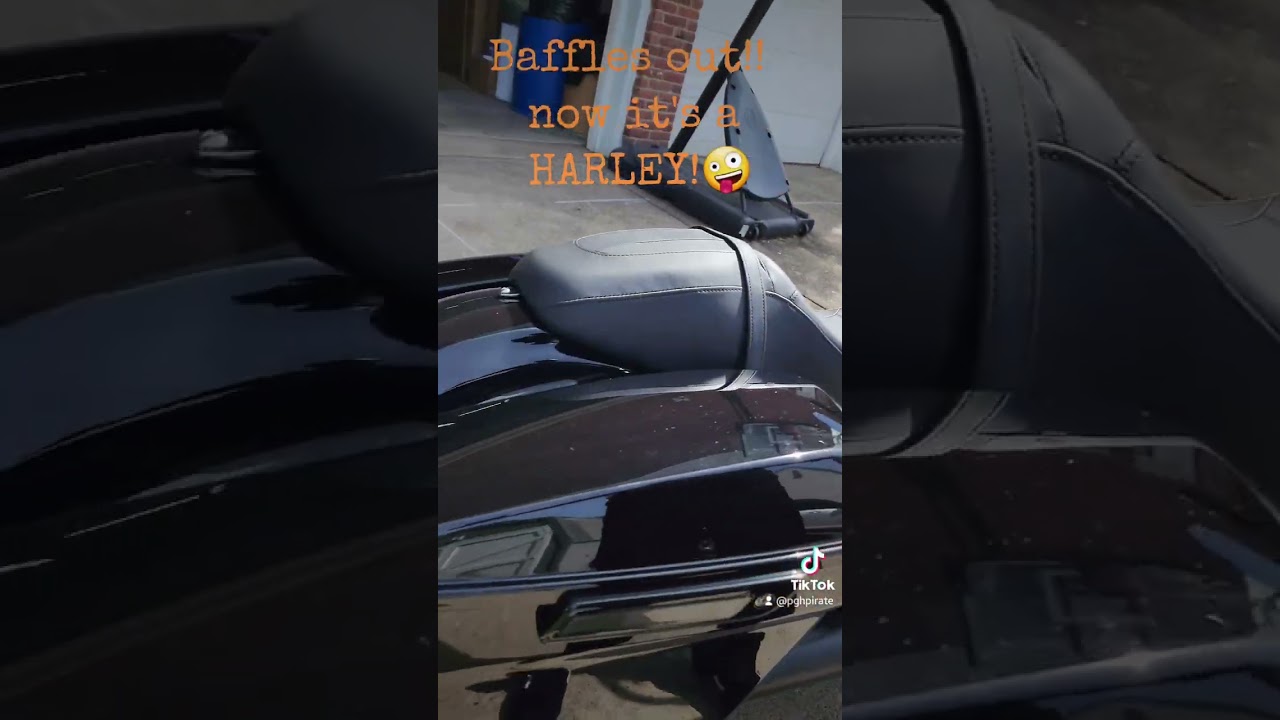 Road King Special with Cobra Neighbor Haters no Baffles!