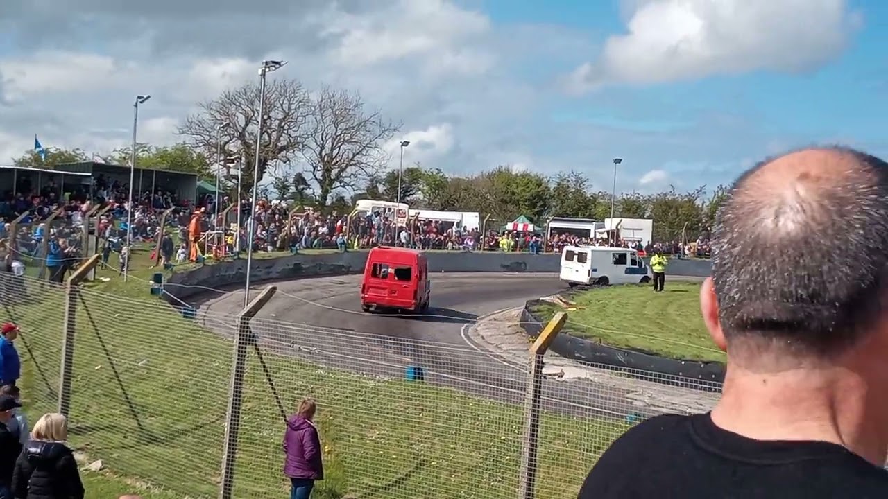Mendips Raceway 18/4/22 Van Bangers Heat 2