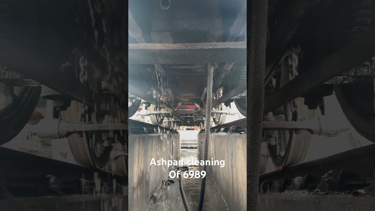 Ashpan cleaning of 6989 #bluebellrailway #railway