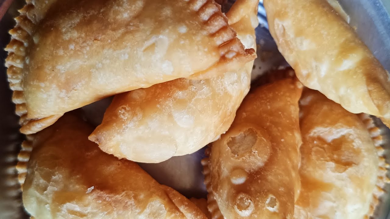 Holi pe gujiya bnana to banta hai #food #taste #trip 
