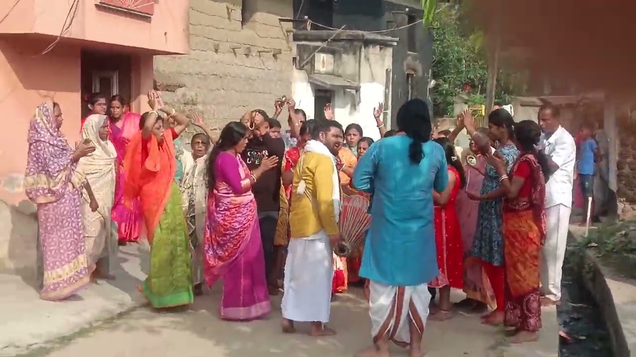#বৃন্দাবনের গুরুজি আমাদের গ্রামে এসে নগর পরিক্রমা করছেন। কত সুন্দর শোভা।রাধে রাধে 🙏🙏