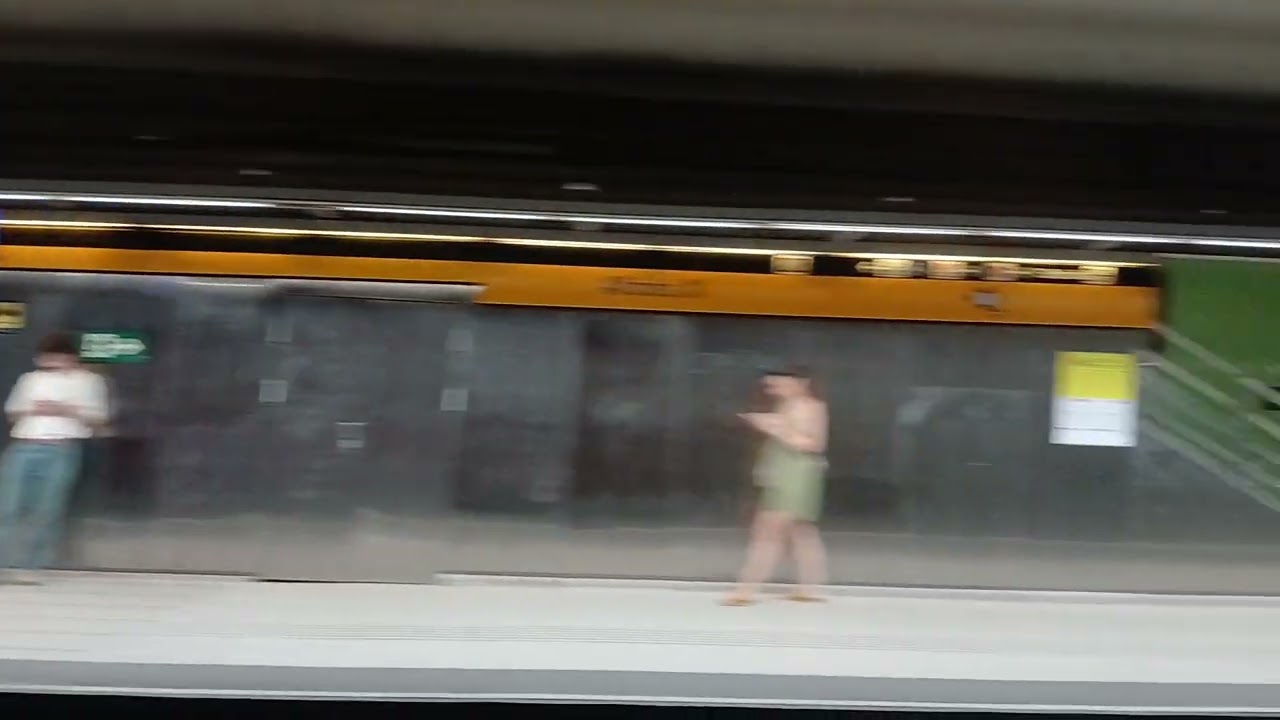 Metro Barcelona L4 Serie 2109 Trayecto de Urquinaona a Vía Julia