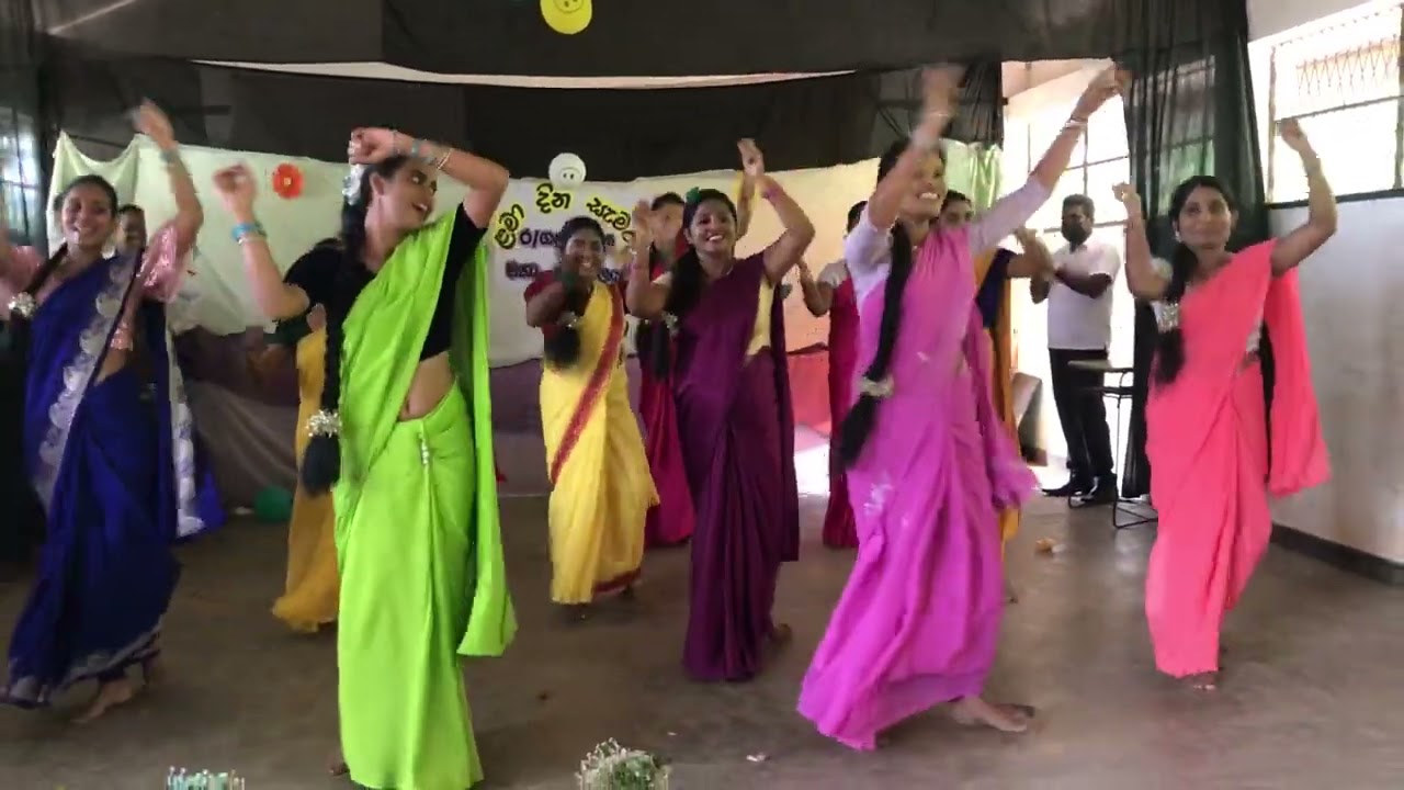 ළමා දිනය දා කරපු ගුරුවරුන්ගේ අපූරු නැටුම