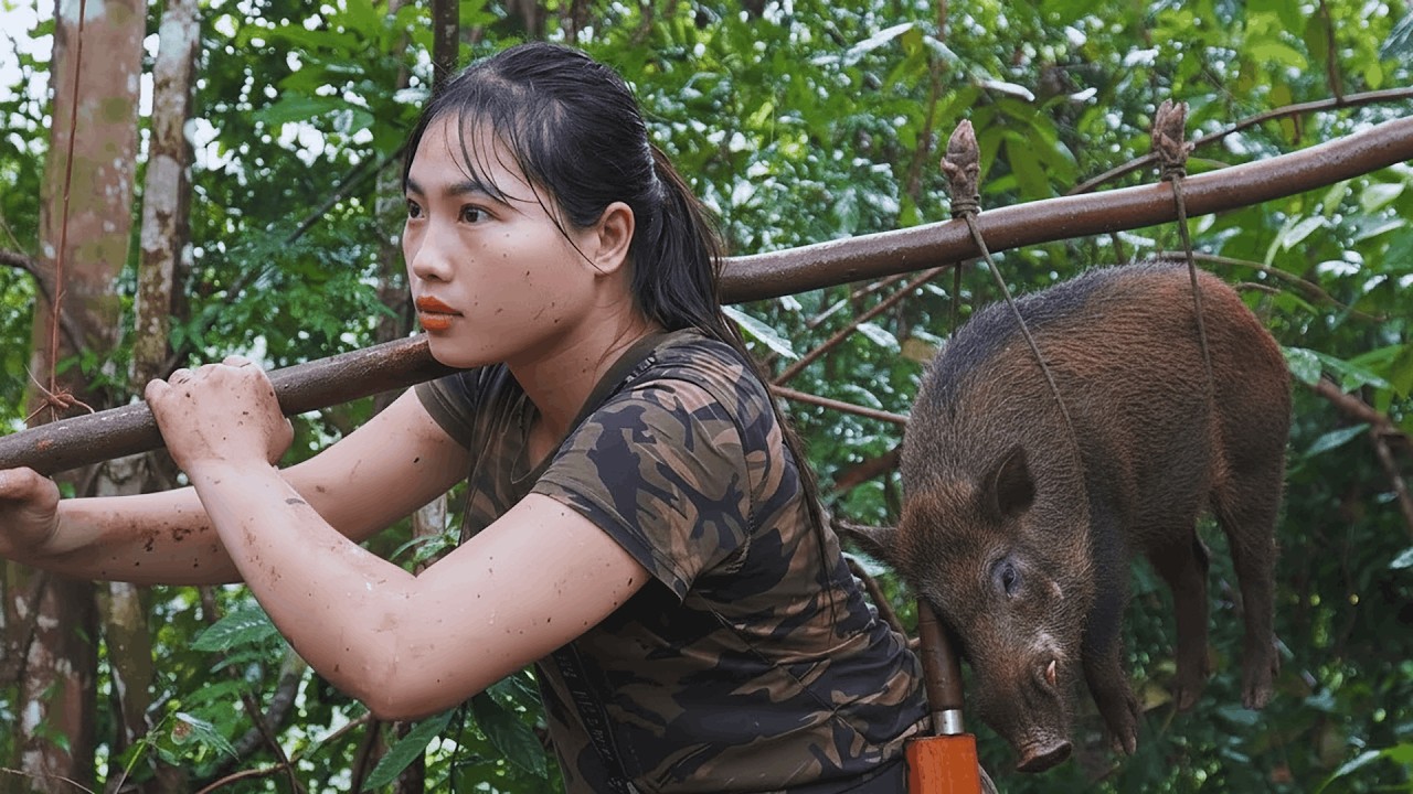 Tracking Wild Boar Footprints and Quickly Setting Traps in the Deep Forest, Survival Alone