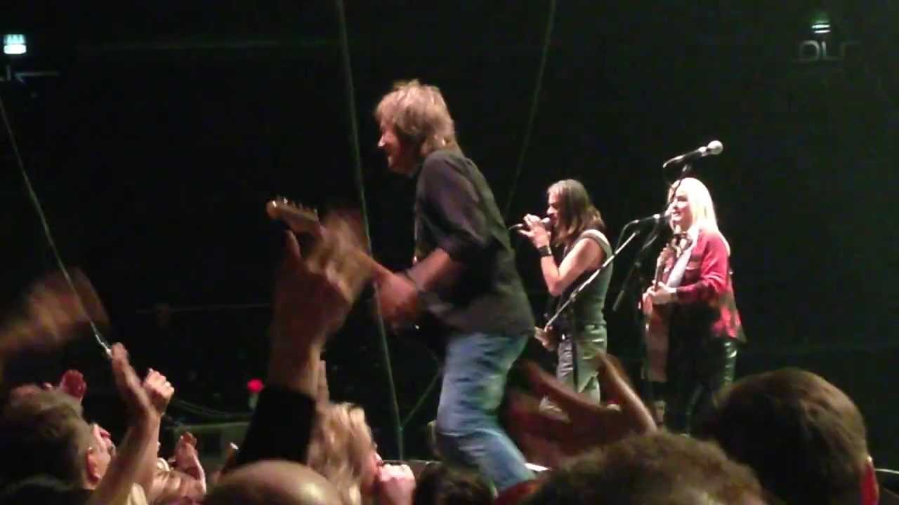 Chris Norman - Oh Carol (Kaunas 2013-12-14) with iPhone