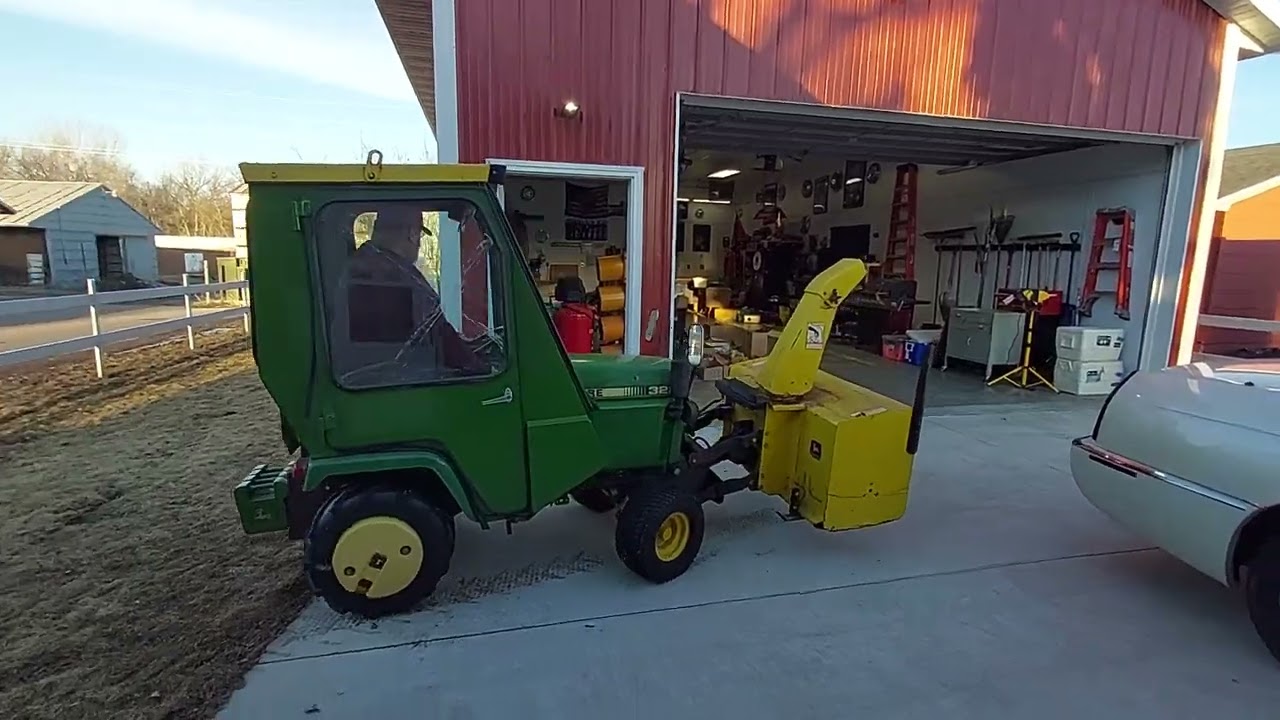 1992 John Deere 322 Lawn Tractor w/ 48