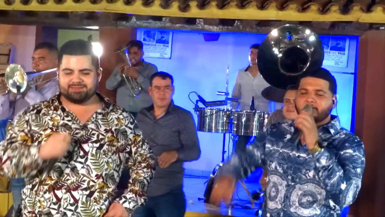 Mario Aguirre (En Vivo) - Banda Corona Del Rey
